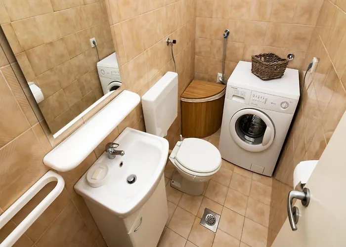 In Croatia Near The Adriatic Coast Vakantiehuis Sukošan